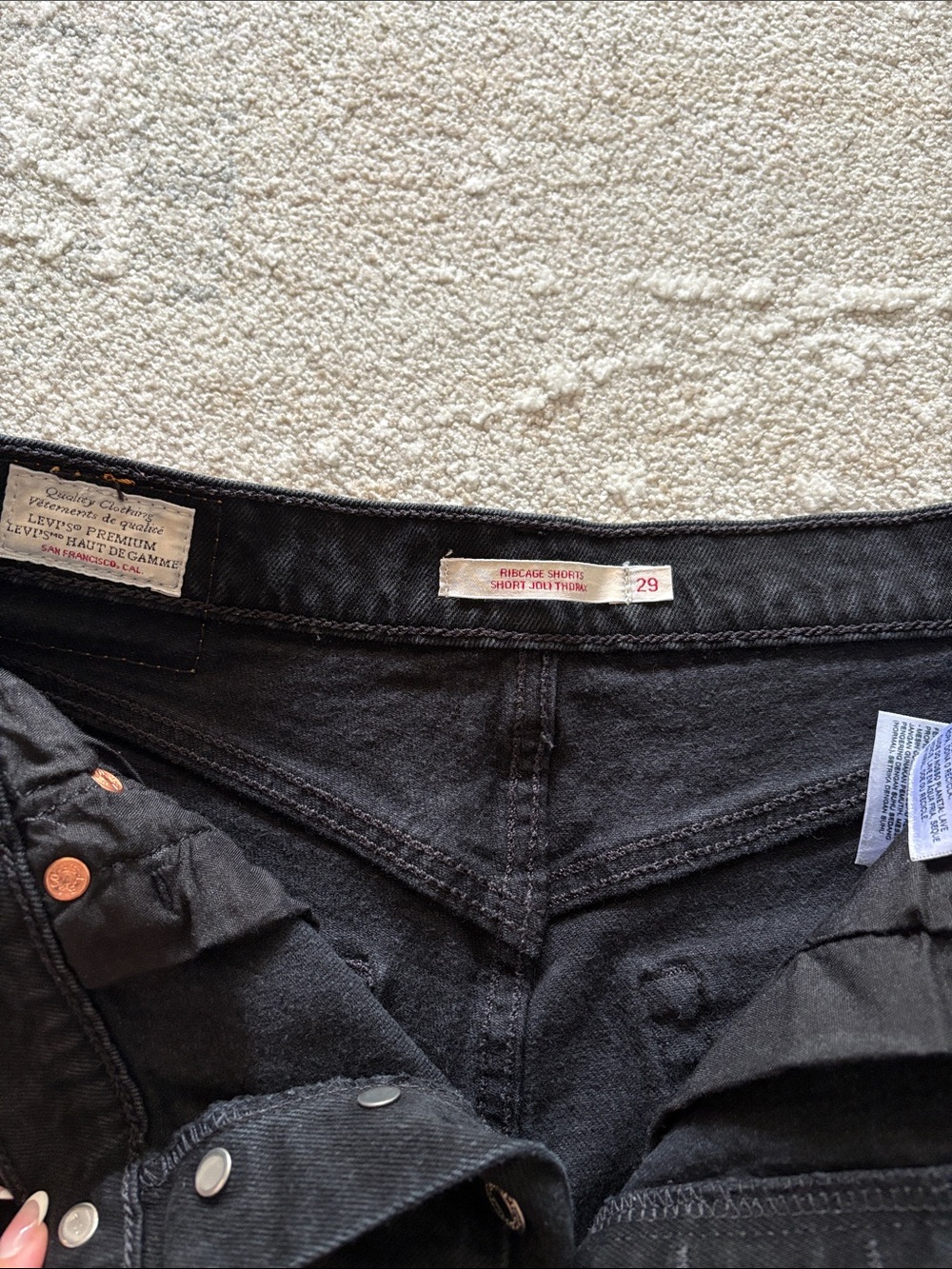 Levi's High Rise Ribcage Shorts - Picture 4 of 6